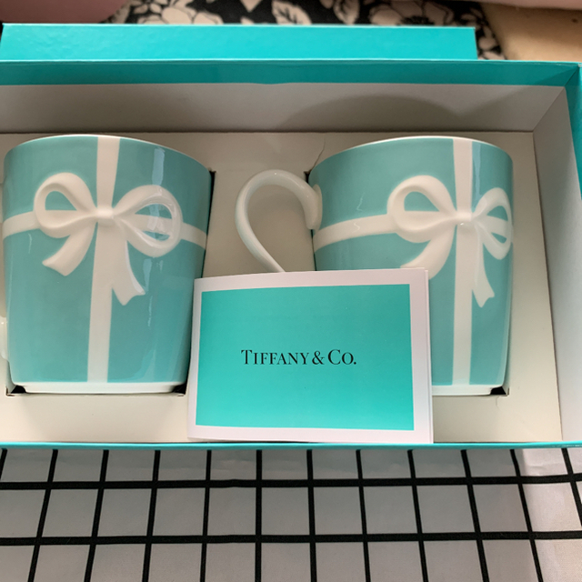 Tiffany & Co.(ティファニー)のティファニー　ペアマグカップ　未使用 キッズ/ベビー/マタニティの授乳/お食事用品(マグカップ)の商品写真