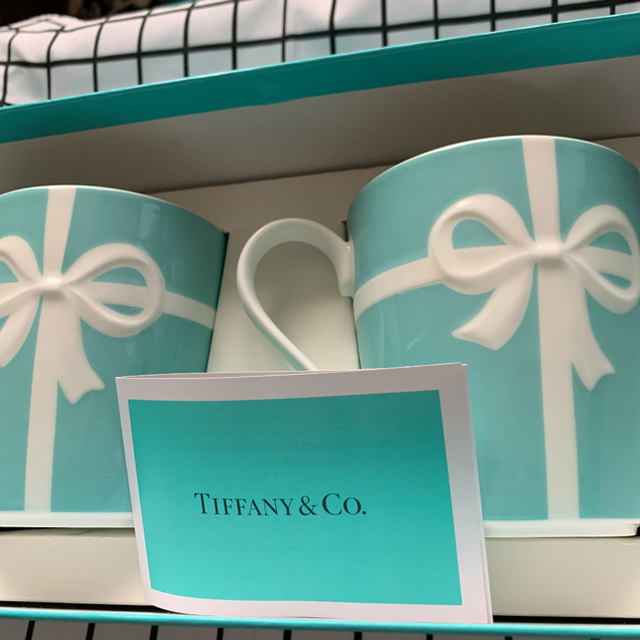 Tiffany & Co.(ティファニー)のティファニー　ペアマグカップ　未使用 キッズ/ベビー/マタニティの授乳/お食事用品(マグカップ)の商品写真