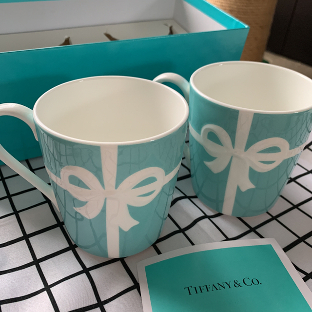 Tiffany & Co.(ティファニー)のティファニー　ペアマグカップ　未使用 キッズ/ベビー/マタニティの授乳/お食事用品(マグカップ)の商品写真