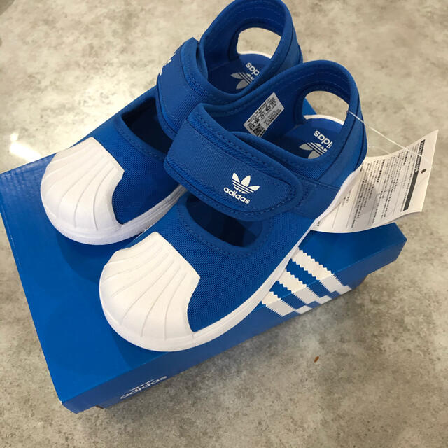 adidas(アディダス)のアディダスキッズサンダルスニーカー キッズ/ベビー/マタニティのキッズ靴/シューズ(15cm~)(サンダル)の商品写真