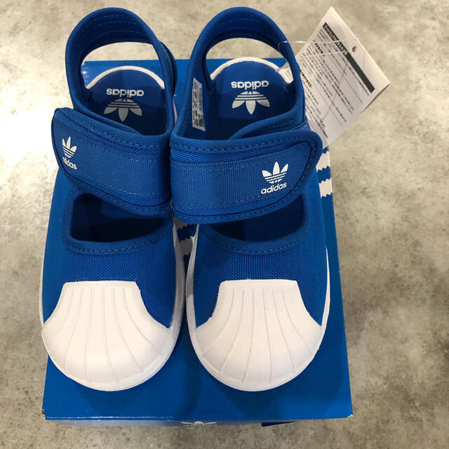 adidas(アディダス)のアディダスキッズサンダルスニーカー キッズ/ベビー/マタニティのキッズ靴/シューズ(15cm~)(サンダル)の商品写真