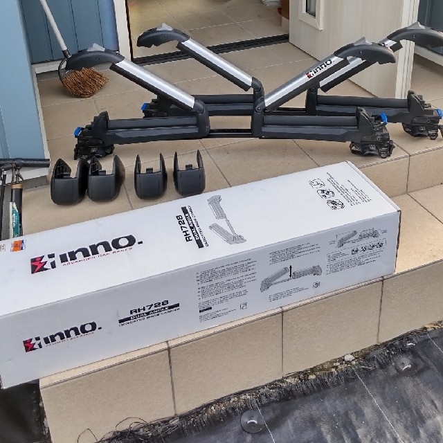inno RH728 スノボキャリア(ランドクルーザープラドのTRJ150W inno RH728 スノボキャリア(ランドクルーザープラドのTRJ150W