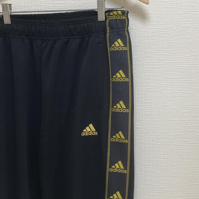 adidas　ジャージパンツ　縦ライン　ロゴ　ゆるだぼ　シンプル　スポーツウェア レディースのパンツ(その他)の商品写真