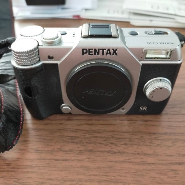 PENTAX(ペンタックス)のPENTAX Q10 ミラーレス デジタル一眼レフカメラ スマホ/家電/カメラのカメラ(デジタル一眼)の商品写真