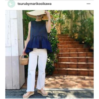 ツルバイマリコオイカワ(TSURU by Mariko Oikawa)のツルバイマリコオイカワ ペプラムトップス　ネイビー　サテン(カットソー(半袖/袖なし))