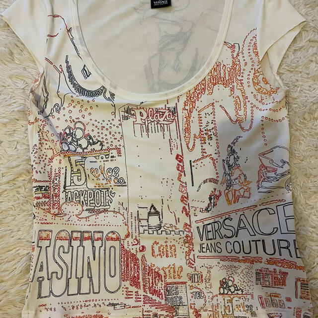 VERSACE(ヴェルサーチ)のベルサーチ　白　カットソー レディースのトップス(Tシャツ(半袖/袖なし))の商品写真