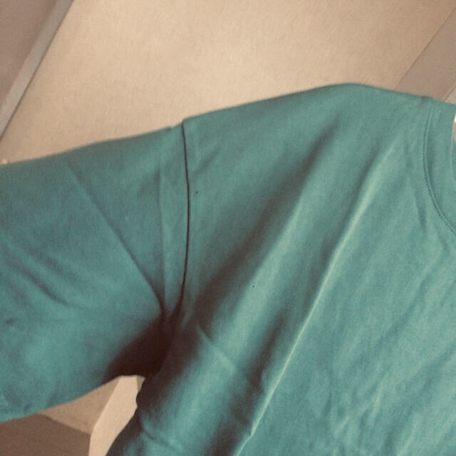 GU(ジーユー)の【リコ＊様ご専用】メンズ　半袖カットソー　スモーキーグリーン メンズのトップス(Tシャツ/カットソー(半袖/袖なし))の商品写真