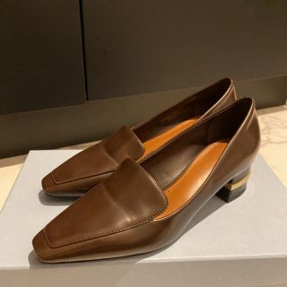 チャールズアンドキース(Charles and Keith)のCharles&Keith 革ローファー　美品(ローファー/革靴)