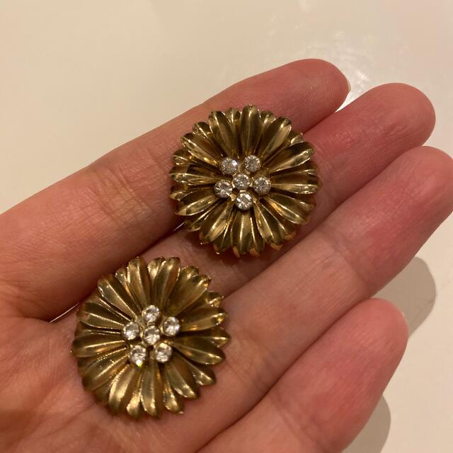 ZARA(ザラ)のひまわり　花　ピアス レディースのアクセサリー(ピアス)の商品写真