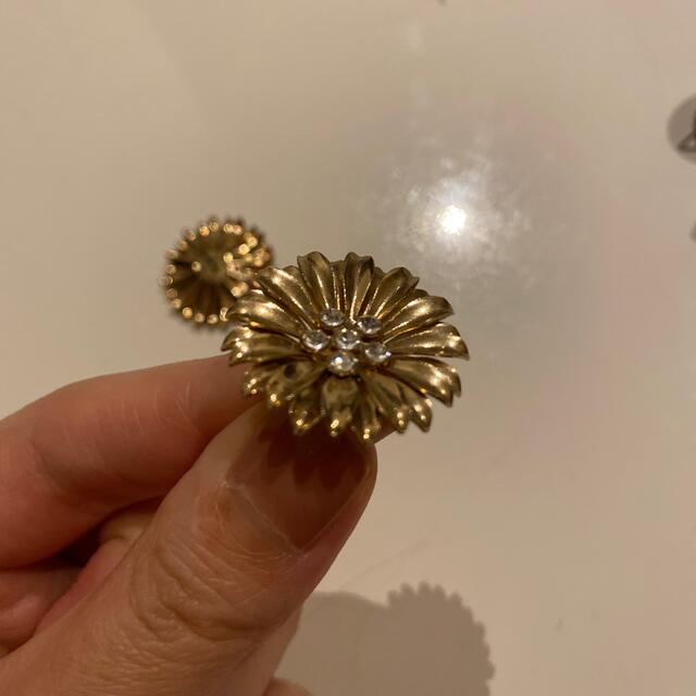 ZARA(ザラ)のひまわり　花　ピアス レディースのアクセサリー(ピアス)の商品写真