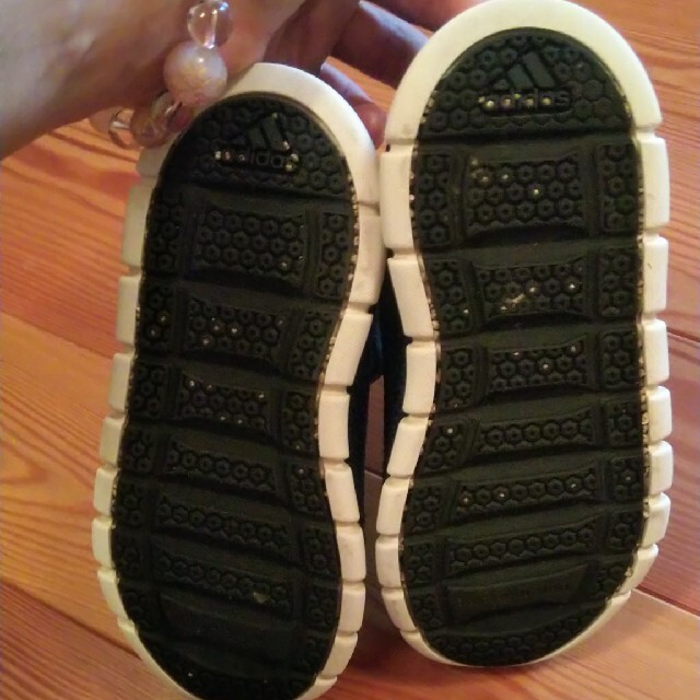 adidas(アディダス)の子供靴 16cm キッズ/ベビー/マタニティのキッズ靴/シューズ(15cm~)(スニーカー)の商品写真