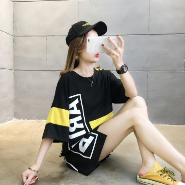 ☆かわいい☆　ロゴ入り　半袖　Tシャツ　レディース　韓国　メンズ　春夏　オーバー レディースのトップス(Tシャツ(半袖/袖なし))の商品写真