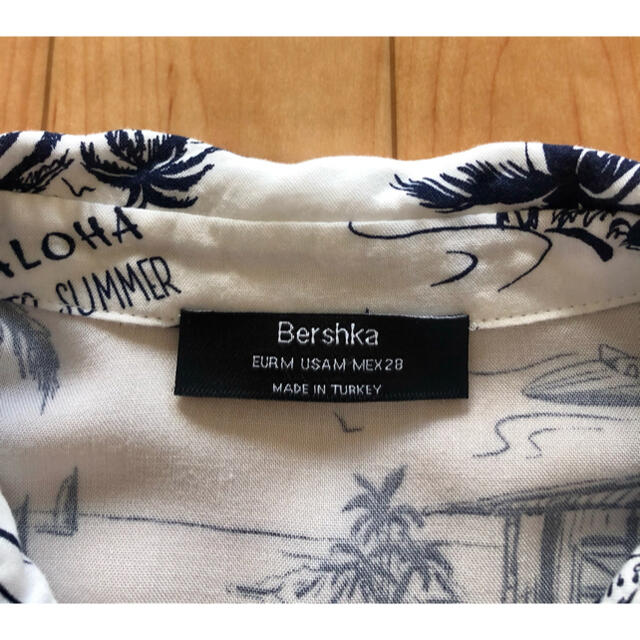 Bershka(ベルシュカ)の【Bershka ベルシュカ】アロハシャツ レディースのトップス(シャツ/ブラウス(半袖/袖なし))の商品写真