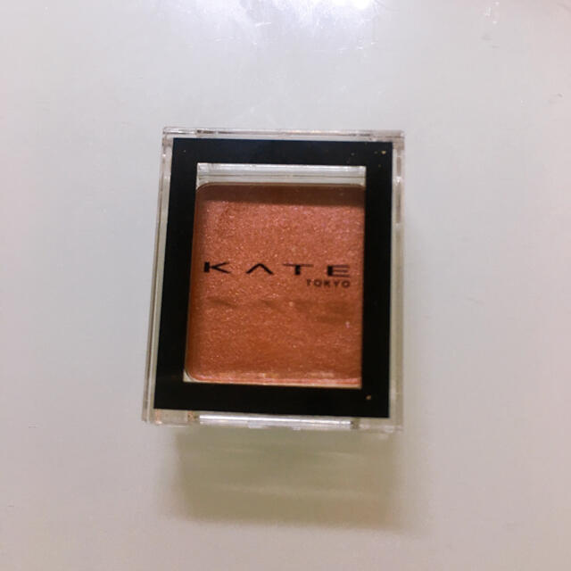 KATE(ケイト)のKATE 032 マットレッド コスメ/美容のベースメイク/化粧品(アイシャドウ)の商品写真