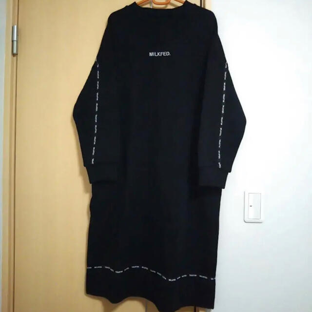 MILKFED.(ミルクフェド)のLOGO TAPE SWEAT DRESS レディースのワンピース(ひざ丈ワンピース)の商品写真