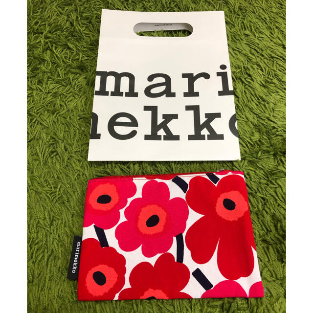 marimekko(マリメッコ)の【新品】マリメッコ　ポーチ　 レディースのファッション小物(ポーチ)の商品写真