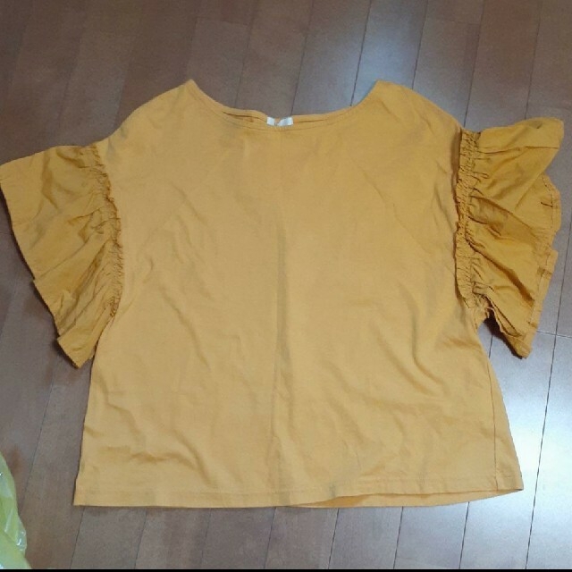 GU(ジーユー)のGU ジーユー袖がかわいいTシャツ レディースのトップス(Tシャツ(半袖/袖なし))の商品写真