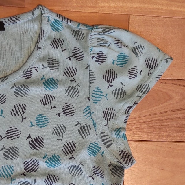 MARC JACOBS(マークジェイコブス)のMARCJACOBS　りんご柄のTシャツ レディースのトップス(Tシャツ(半袖/袖なし))の商品写真