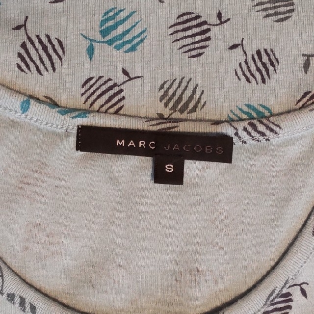 MARC JACOBS(マークジェイコブス)のMARCJACOBS　りんご柄のTシャツ レディースのトップス(Tシャツ(半袖/袖なし))の商品写真