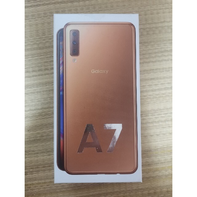 Galaxy(ギャラクシー)のGalaxy A7 ゴールド スマホ/家電/カメラのスマートフォン/携帯電話(スマートフォン本体)の商品写真