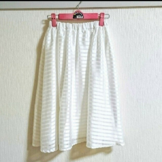 HONEYS(ハニーズ)の【美品】ホワイト　スカート レディースのスカート(ひざ丈スカート)の商品写真