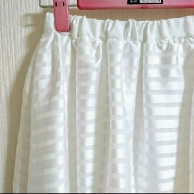 HONEYS(ハニーズ)の【美品】ホワイト　スカート レディースのスカート(ひざ丈スカート)の商品写真