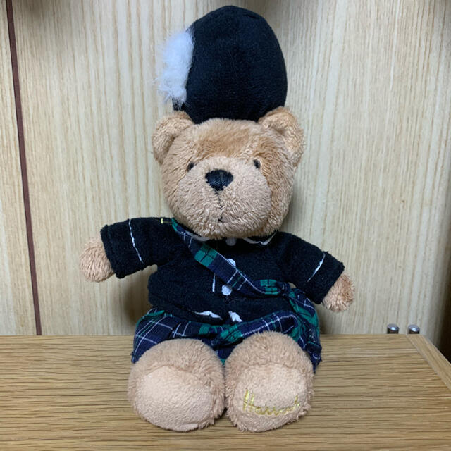 Harrods(ハロッズ)のロンドン限定品ハロッズベア　Harrods bear エンタメ/ホビーのおもちゃ/ぬいぐるみ(ぬいぐるみ)の商品写真