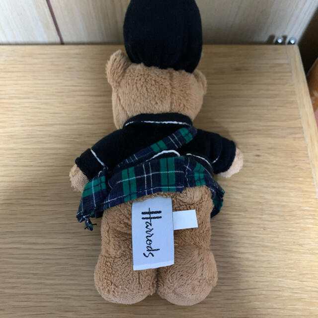 Harrods(ハロッズ)のロンドン限定品ハロッズベア　Harrods bear エンタメ/ホビーのおもちゃ/ぬいぐるみ(ぬいぐるみ)の商品写真