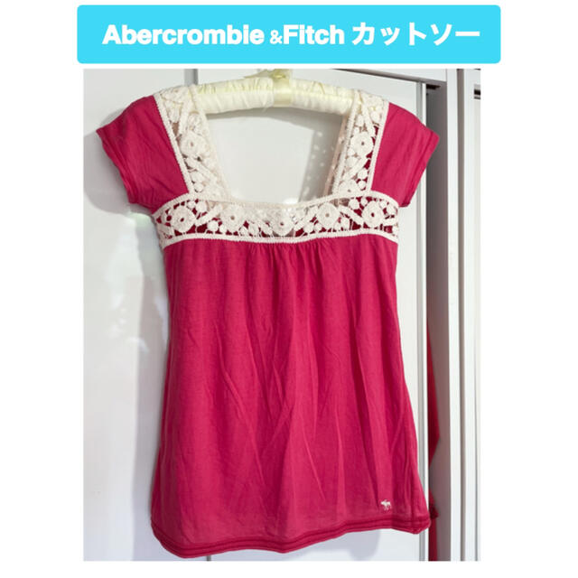 Abercrombie&Fitch(アバクロンビーアンドフィッチ)の《美品》Abercrombie &Fitch アバクロ　レッド カットソー レディースのトップス(Tシャツ(半袖/袖なし))の商品写真