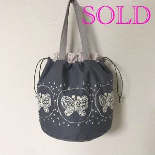 ミナペルホネン(mina perhonen)の【SOLD】ミナペルホネン　ハンドメイド　丸底　巾着　バッグ(バッグ)