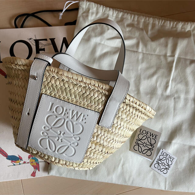 NEW低価 スモール白ロエベ風LOEWE ロゴ入り かごバッグ の通販 by shop