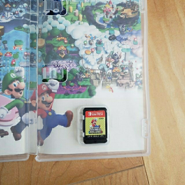 Nintendo Switch(ニンテンドースイッチ)のスーパーマリオブラザーズ　U　デラックス エンタメ/ホビーのゲームソフト/ゲーム機本体(家庭用ゲームソフト)の商品写真