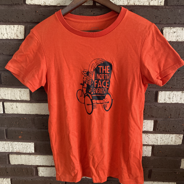 THE NORTH FACE(ザノースフェイス)の美品　ノースフェイス　オレンジtシャツ EVERESTエベレスト送料込 メンズのトップス(Tシャツ/カットソー(半袖/袖なし))の商品写真