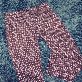 エイチアンドエム(H&M)のH&M 総柄パンツ(クロップドパンツ)