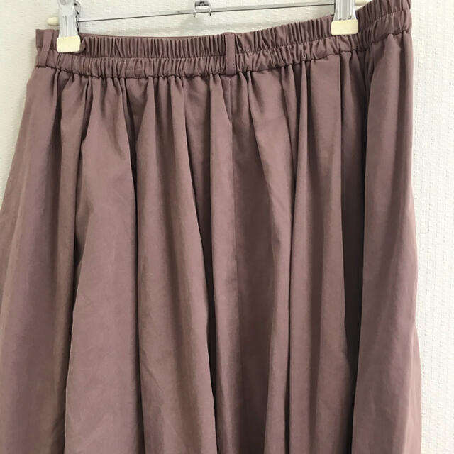 GU(ジーユー)のGU くすみピンク　スカート レディースのスカート(ひざ丈スカート)の商品写真