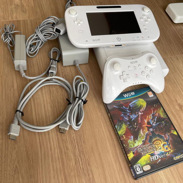 Wii U -  Wii U プレミアムセット shiro32GB プロコン、MH3GHD付