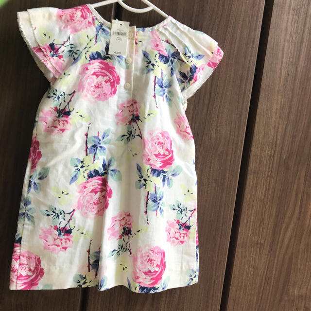 babyGAP(ベビーギャップ)のタグ付き　ワンピース　花柄　2歳 キッズ/ベビー/マタニティのキッズ服女の子用(90cm~)(ワンピース)の商品写真