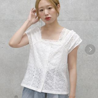 ダブルクローゼット(w closet)のw closet  刺繍レース前ボタンブラウス(シャツ/ブラウス(半袖/袖なし))