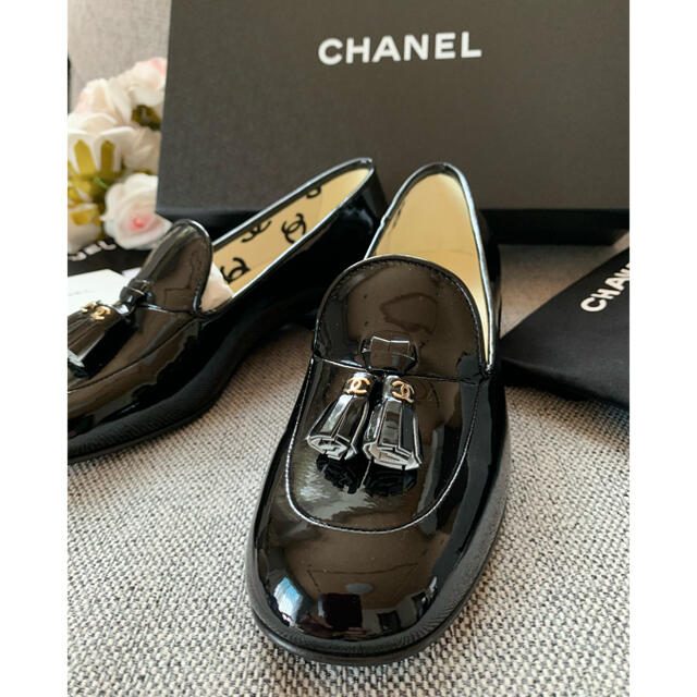 CHANEL(シャネル)のCHANELエナメル本革靴　34.5希少&貴重✨細身22.5cmの方もOK✨ レディースの靴/シューズ(ローファー/革靴)の商品写真