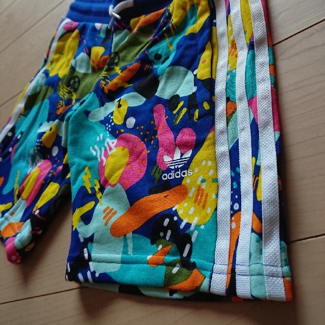 adidas(アディダス)の新品 アディダス ハーフパンツ キッズ/ベビー/マタニティのキッズ服男の子用(90cm~)(パンツ/スパッツ)の商品写真