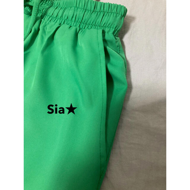 グリーン　フルイドパンツ　ハイウエスト ストレート  緑　ズボン ZARA レディースのパンツ(カジュアルパンツ)の商品写真