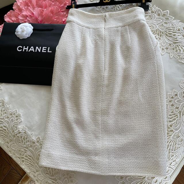 CHANEL(シャネル)のcoco chan様⭐️専用 CHANEL ホワイトスカート🌺 レディースのスカート(ひざ丈スカート)の商品写真