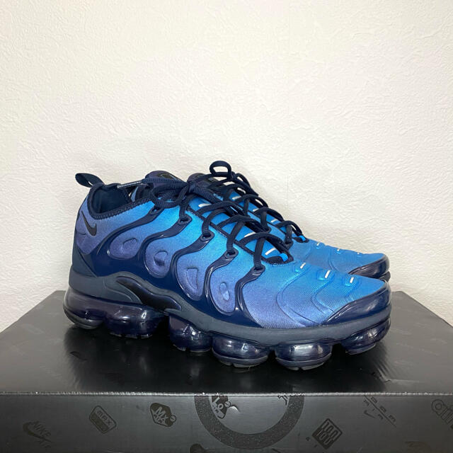 NIKE(ナイキ)の美品 希少 NIKE AIR VAPORMAX PLUS ネイビー 27cm メンズの靴/シューズ(スニーカー)の商品写真