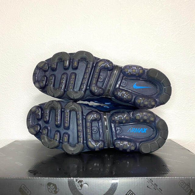 NIKE(ナイキ)の美品 希少 NIKE AIR VAPORMAX PLUS ネイビー 27cm メンズの靴/シューズ(スニーカー)の商品写真