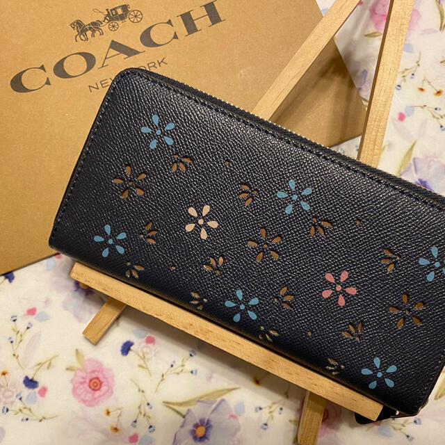 COACH(コーチ)の【COACH】コーチ長財布 (F31164)ミッドナイトネイビー 花柄 レディースのファッション小物(財布)の商品写真