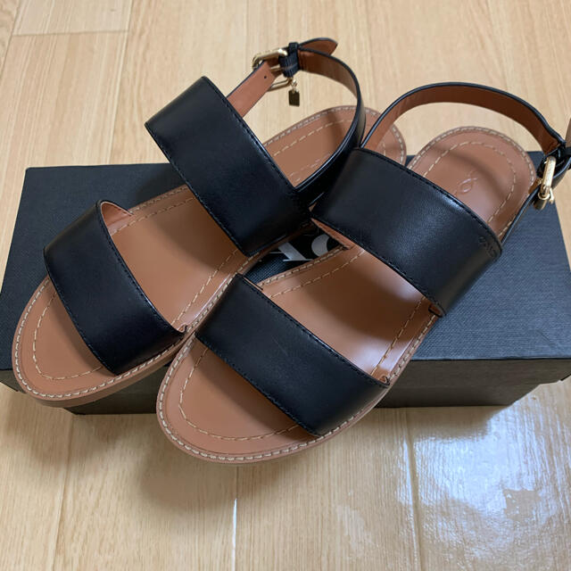 COACH 夏にぴったりHenny Sandal