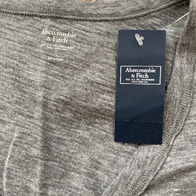 Abercrombie&Fitch(アバクロンビーアンドフィッチ)のもも様専用⭐︎アバクロ レディース Tシャツ Sサイズ グレー レディースのトップス(Tシャツ(半袖/袖なし))の商品写真