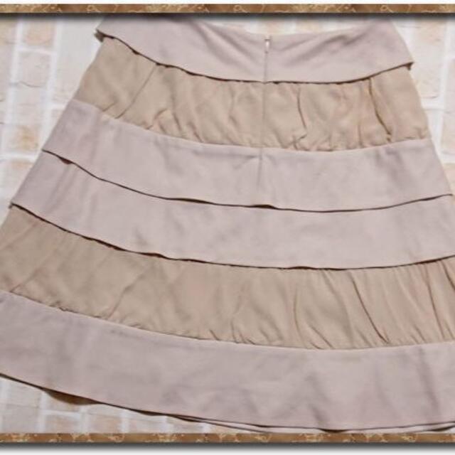 ADORE(アドーア)のアドーア　シルク使いティアードスカート　薄茶 レディースのスカート(ミニスカート)の商品写真