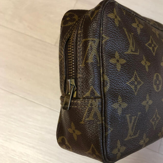 LOUIS VUITTON(ルイヴィトン)のLV ポーチ レディースのファッション小物(ポーチ)の商品写真