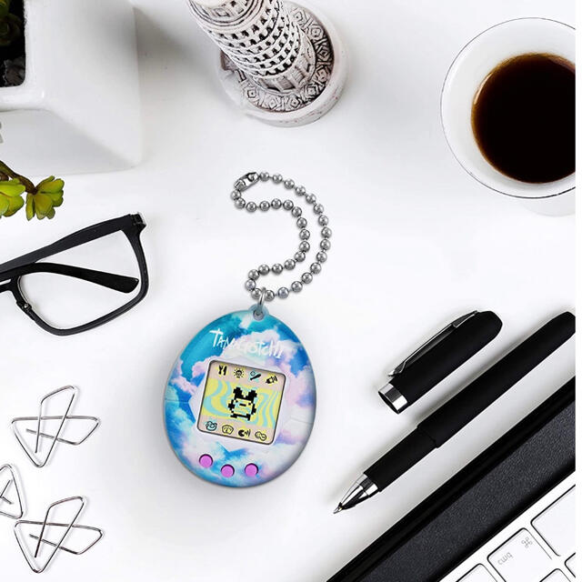 BANDAI(バンダイ)のたまごっち　tamagotchi 海外版　レア　携帯ゲーム　育成ゲーム　 エンタメ/ホビーのゲームソフト/ゲーム機本体(携帯用ゲーム機本体)の商品写真